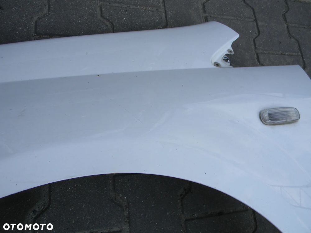 błotnik lewy przód FIAT GRANDE PUNTO biały - 4