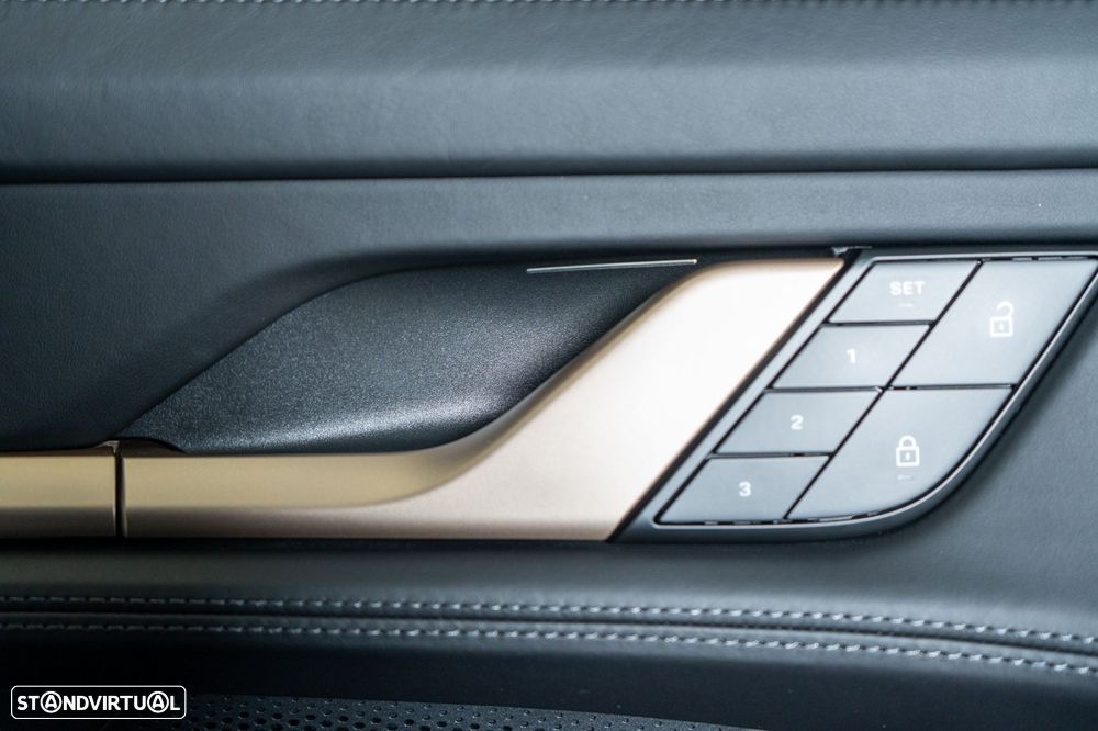 Porsche Taycan Cross Turismo Turbo - 31