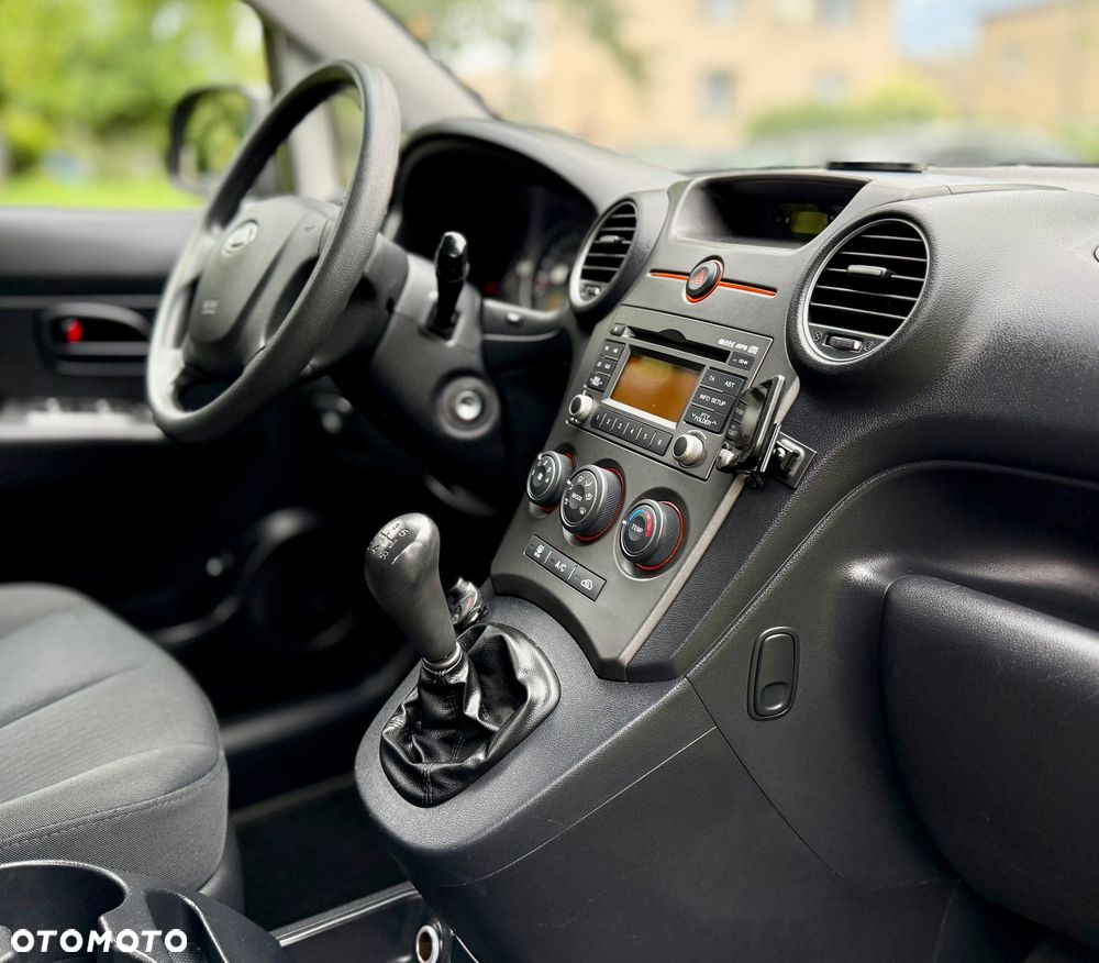 Kia Carens - 13