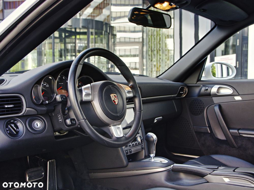 Porsche 911 Carrera 4 Tiptronic S - 19