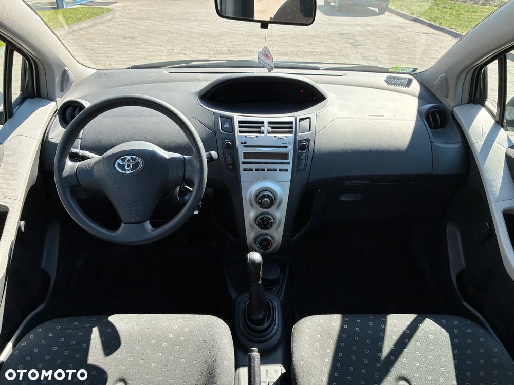 Toyota Yaris 1.3 Terra Gold - 8