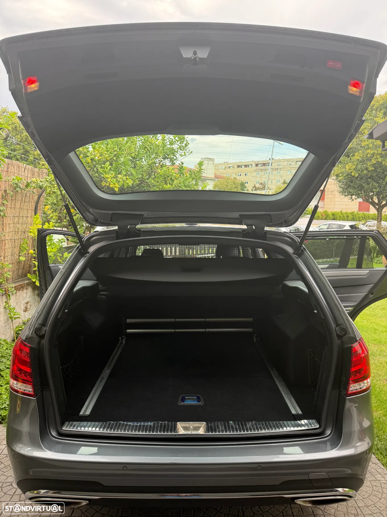 Mercedes-Benz E 300 Bluetec Hybrid Avantgarde - 3