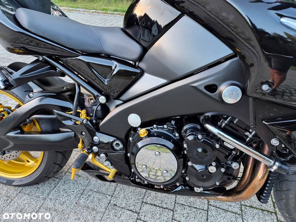 Suzuki GSX - 24