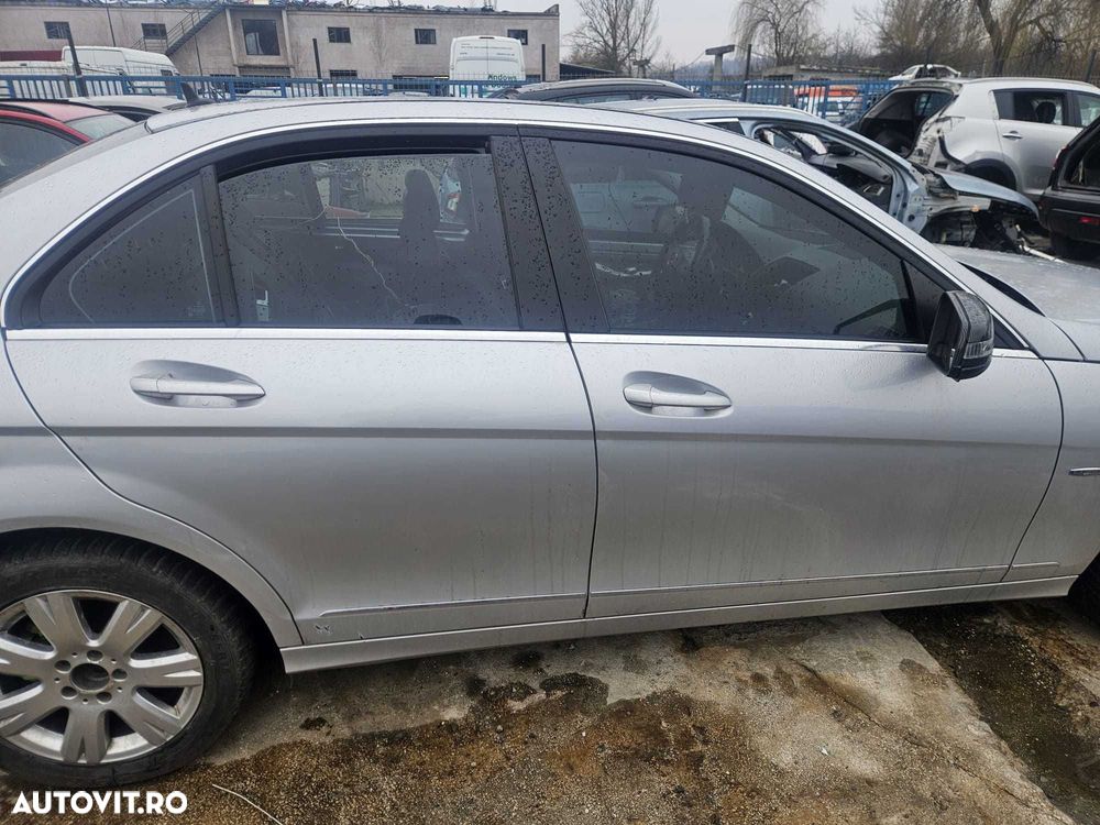 Usa dezechipata Mercedes C-Class W204 2010 (PRET PE BUCATA) - 1