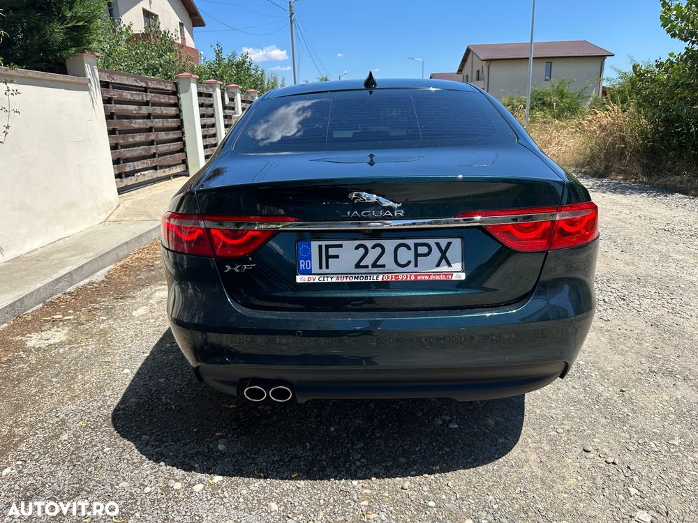 Jaguar XF 20d AWD Portfolio - 10