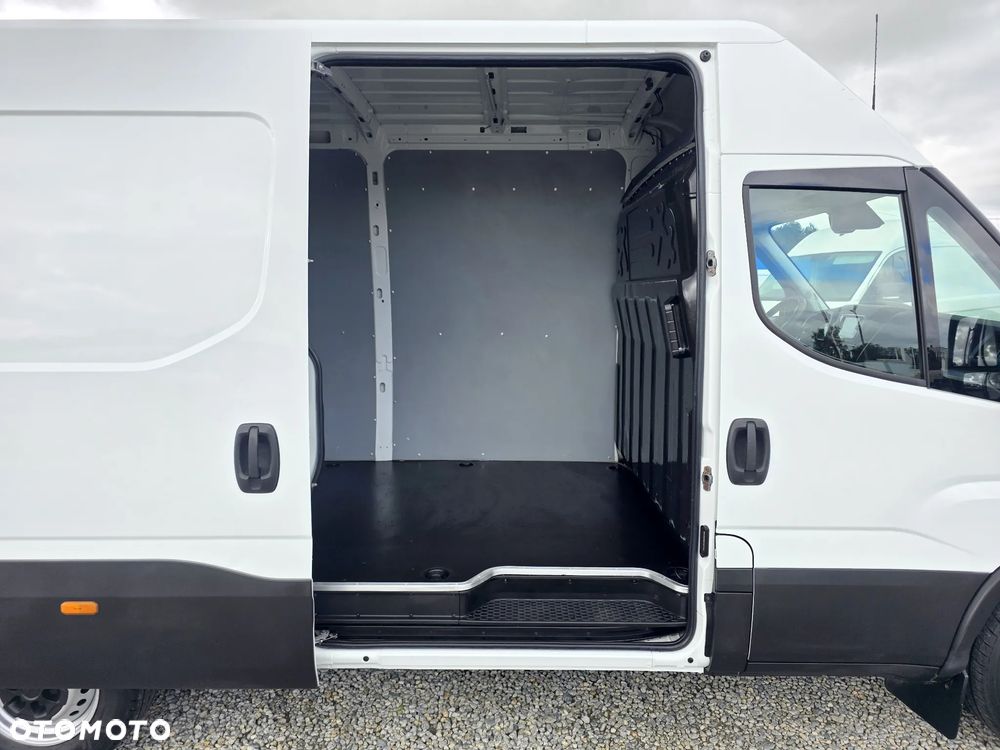 Iveco IVECO 35-180 3.0 HPI 180 KONNY ŚREDNI WYSOKI AUTOMAT 8 BIEGOWY HIMATIC KLIMA NAVIGACJA GWARANCJA WEBASTO - 28