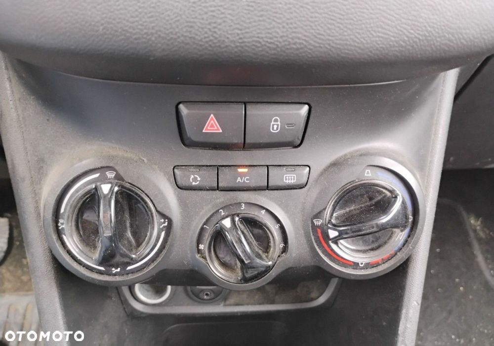 Peugeot 208 - 16