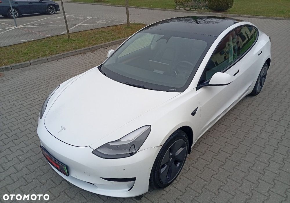 Tesla Model 3 - 4
