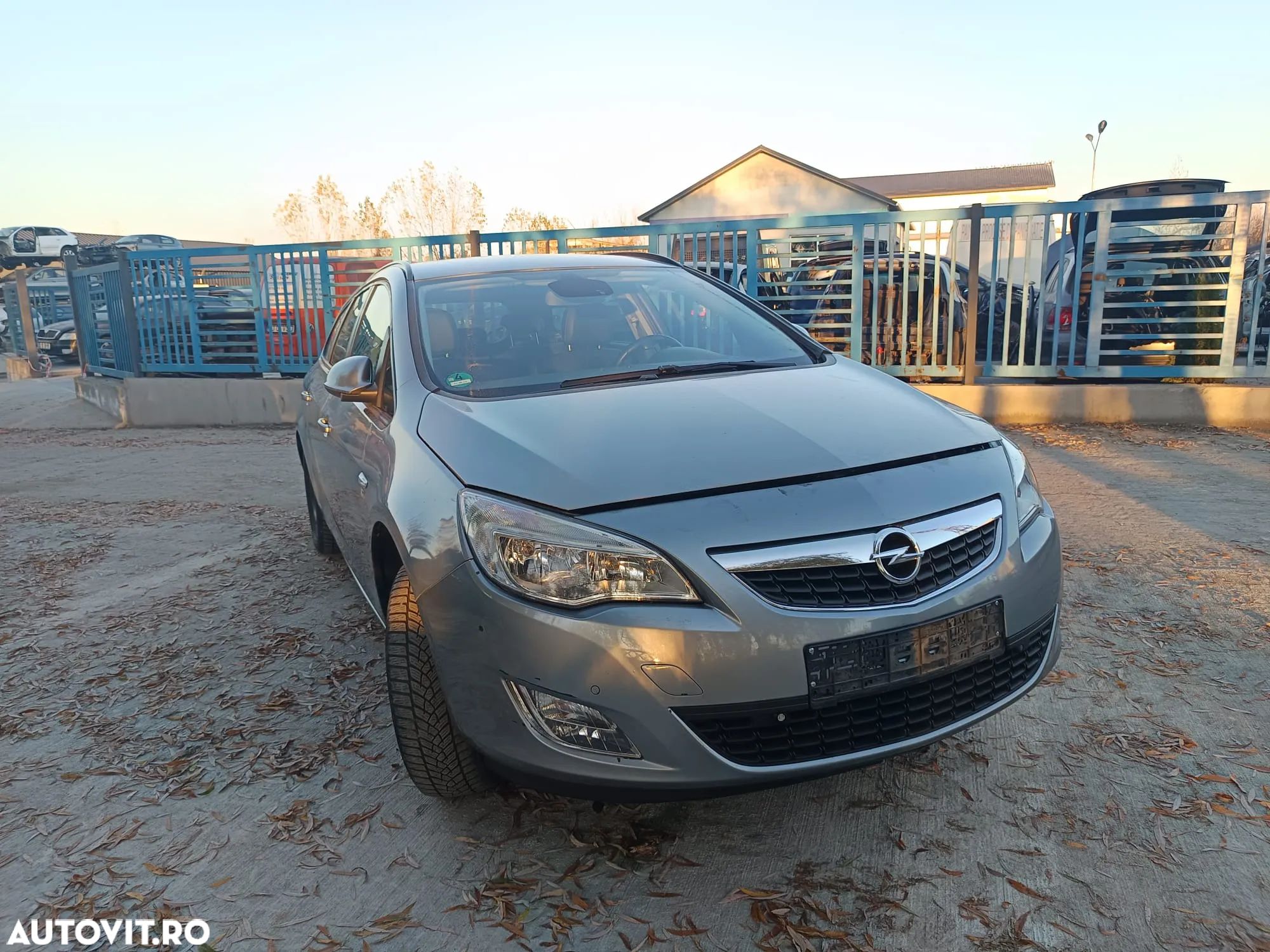 Dezmembram Opel Astra J Combi 2012 1.7 Diesel, cutie manuala - 1