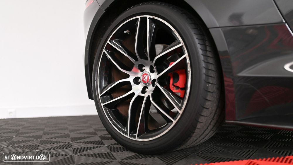 Jaguar F-Type 2.0 i4 Chequered Flag - 22