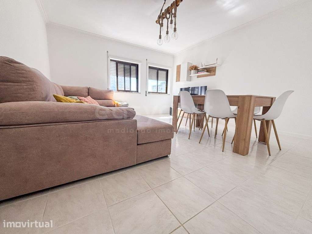 Apartamento T2 renovado na Moita com arrecadação - Grande imagem: 2/28