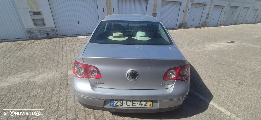 VW Passat 2.0 TDI Confortline - 5