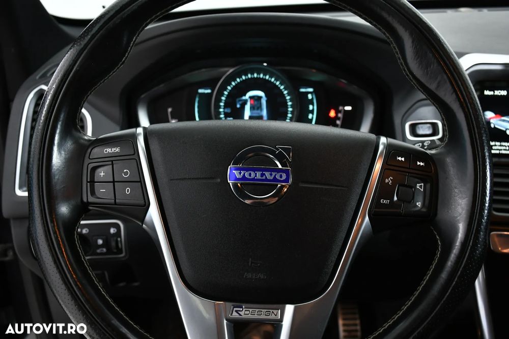 Volvo XC 60 D4AWD R-Design - 22