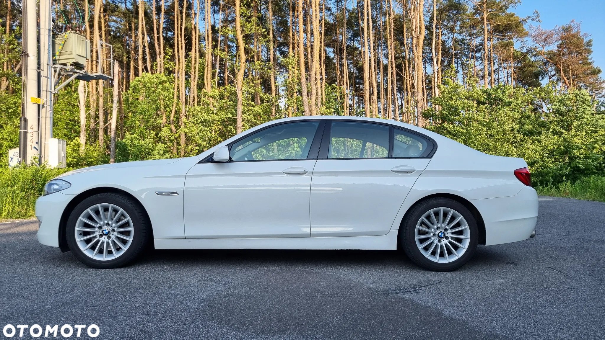 BMW Seria 5 528i xDrive - 4