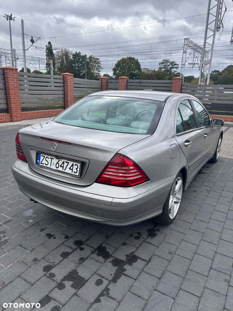Mercedes-Benz Klasa C 180 T Kompressor Classic - 4