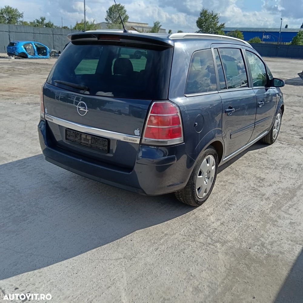 Dezmembrez  Opel Zafira 2010 Monovolum Gri - 4