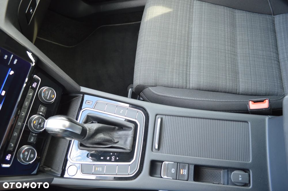Volkswagen Passat 2.0 TSI Business DSG - 25