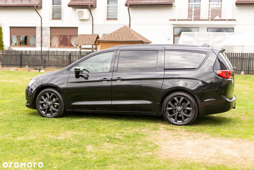 Chrysler Pacifica - 8