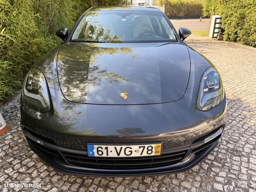 Porsche Panamera - 4