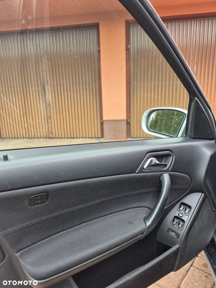 Mercedes-Benz Klasa C 180 Kompressor Classic - 17