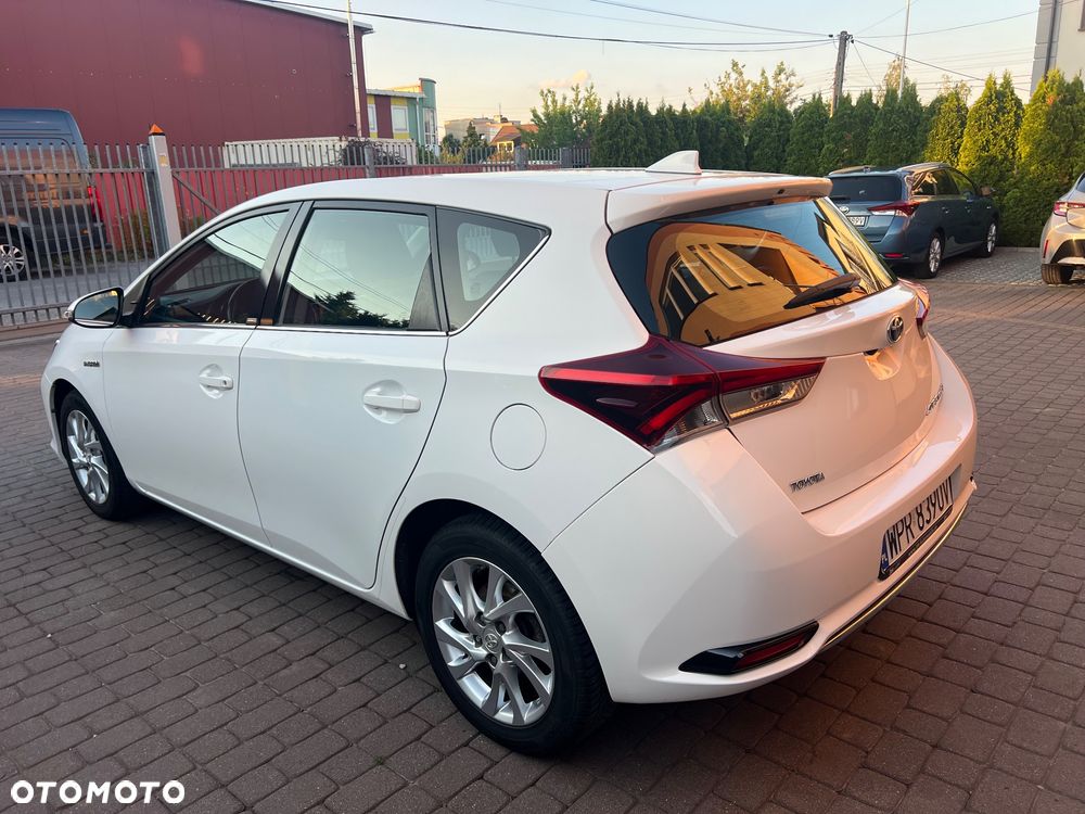 Toyota Auris 1.8 HSD Sol - 4