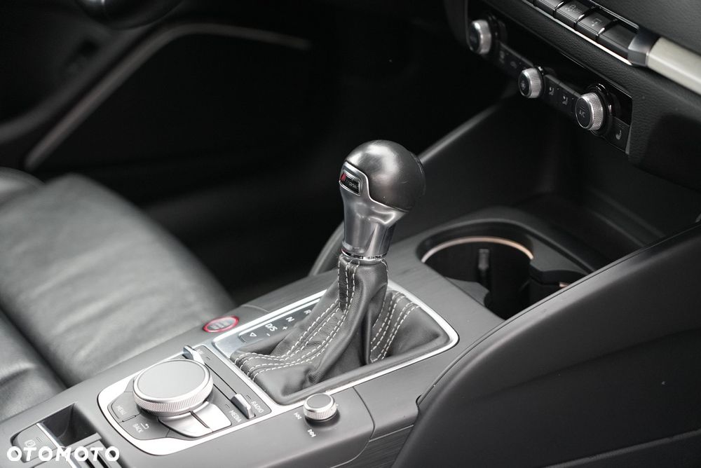 Audi S3 S tronic - 15