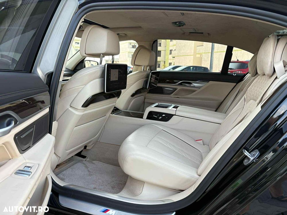 BMW Seria 7 730Ld xDrive MHEV - 12