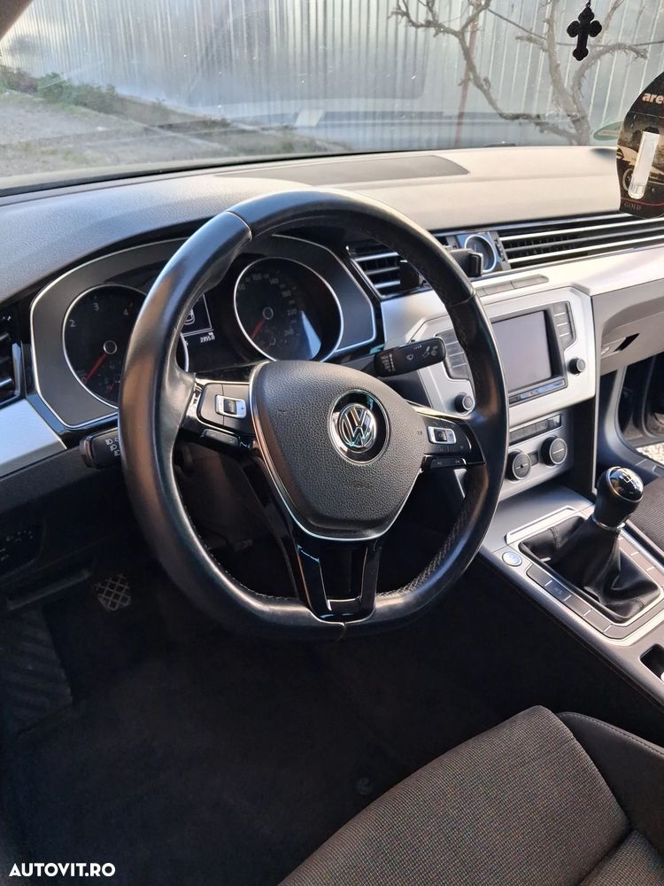 Volkswagen Passat 2.0 TDI (BlueMotion Technology) Trendline - 6