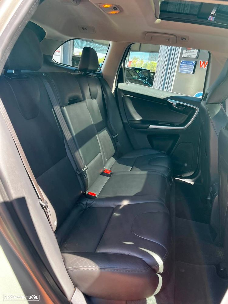 Volvo XC 60 2.0 D4 Momentum Geartronic - 20
