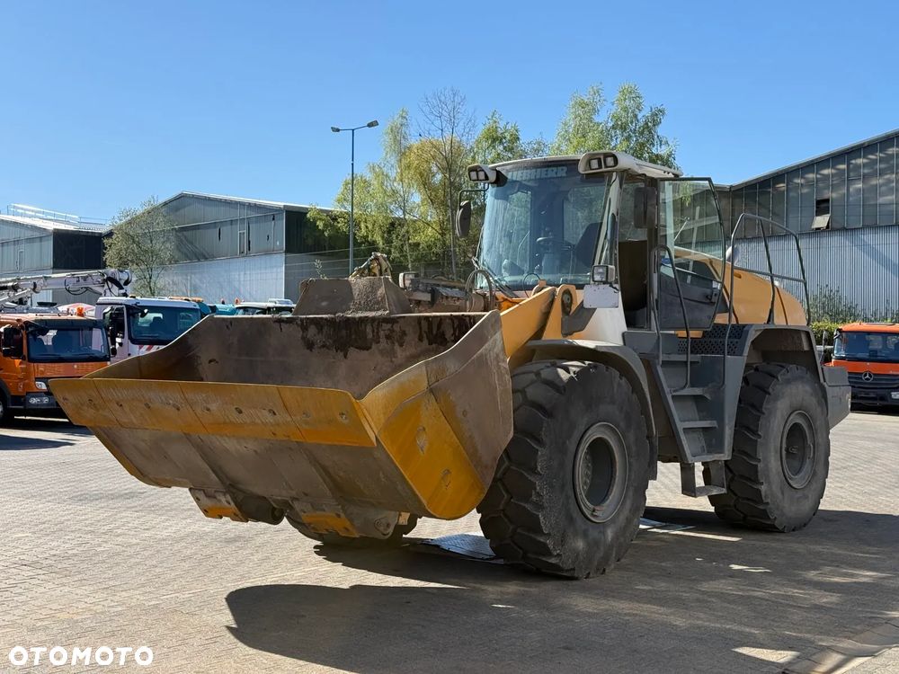 Liebherr L566 - 1