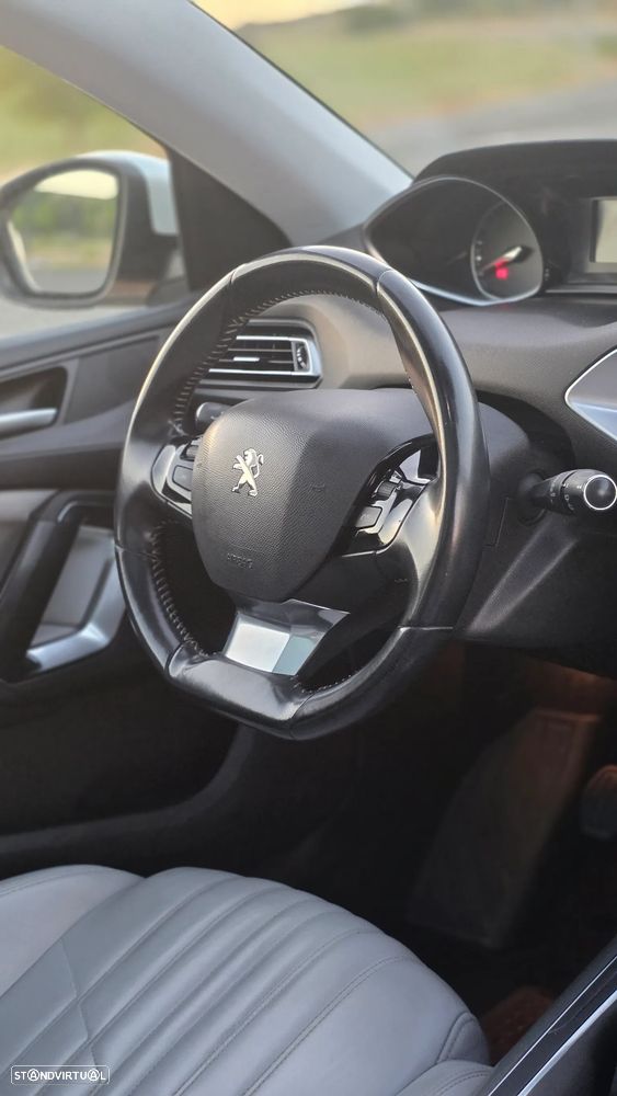 Peugeot 308 BlueHDi 130 Allure Pack - 24