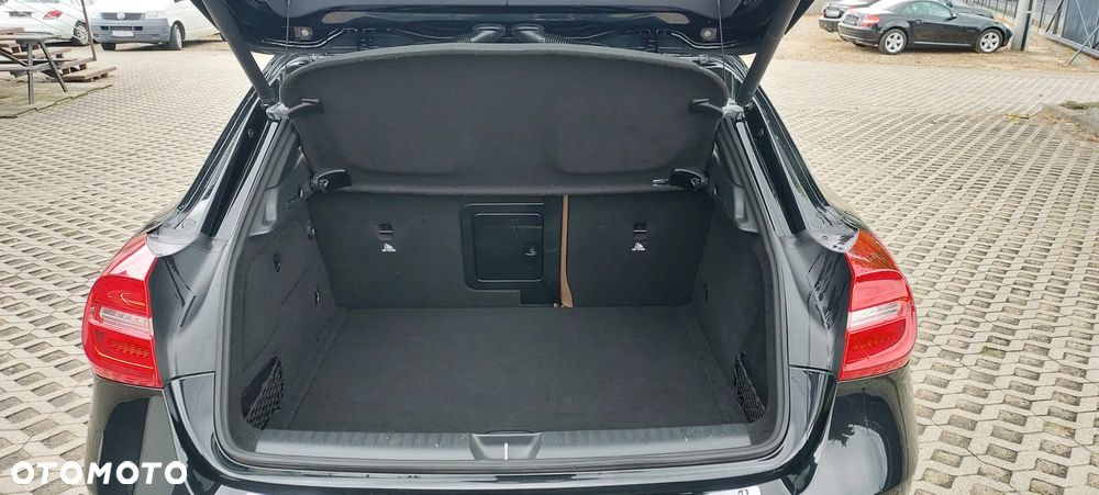 Mercedes-Benz GLA - 39