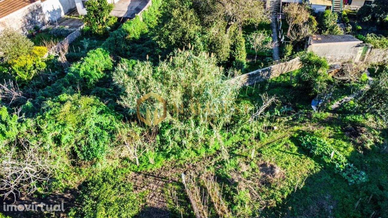 Moradia em Banda para recuperação total - Grande imagem: 4/22