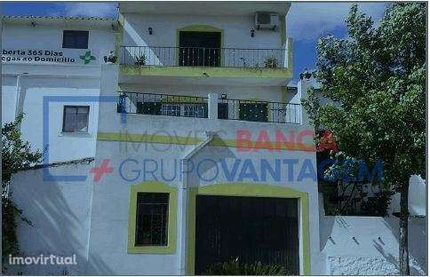 Moradia T2, (parte indivisa correspondente a 50%), em banda, no Bai... - Grande imagem: 4/8