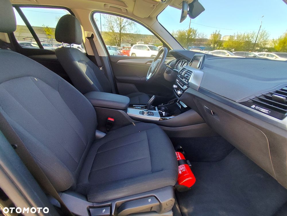BMW X3 xDrive20i Advantage - 10