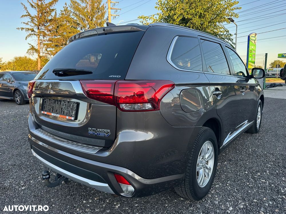 Mitsubishi Outlander 2.0 4WD Plug-In Hybrid Top - 5