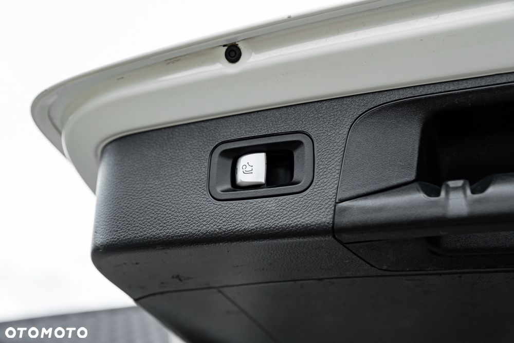 Mercedes-Benz GLC 250 d 4Matic 9G-TRONIC AMG Line - 20