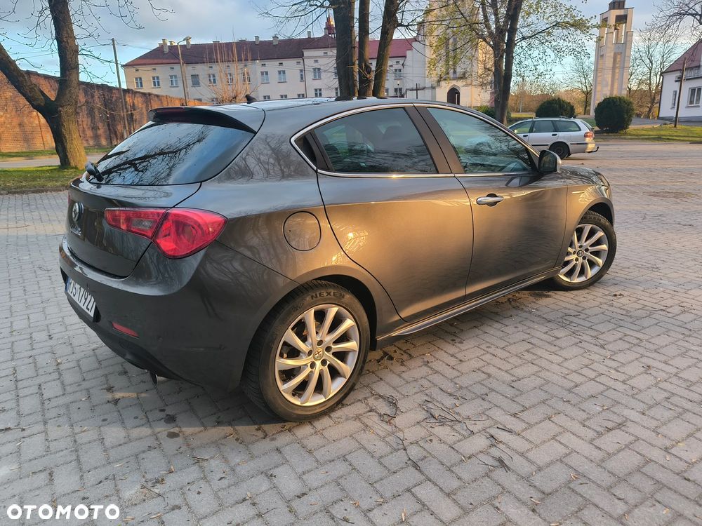 Alfa Romeo Giulietta 2.0 JTDM 16V - 12