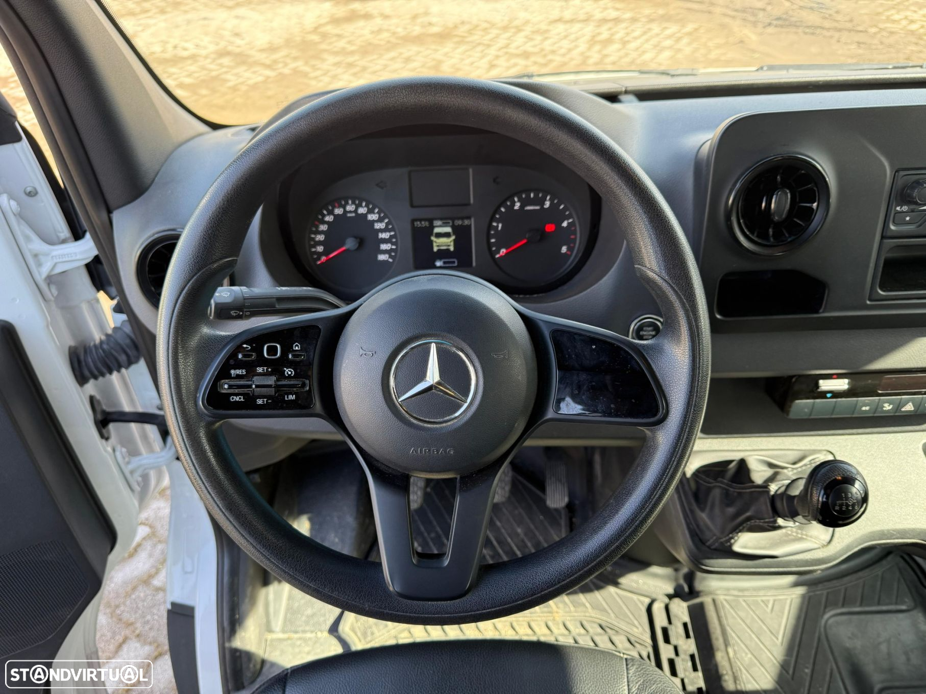 Mercedes-Benz Sprinter Outro - 7