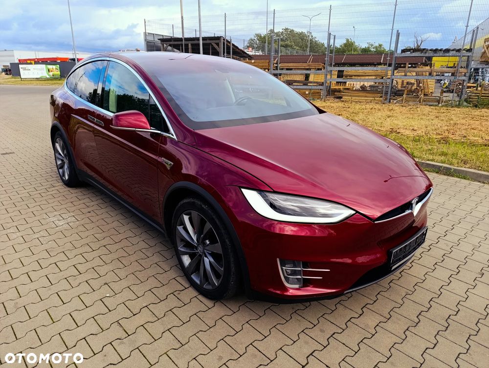 Tesla Model X - 28
