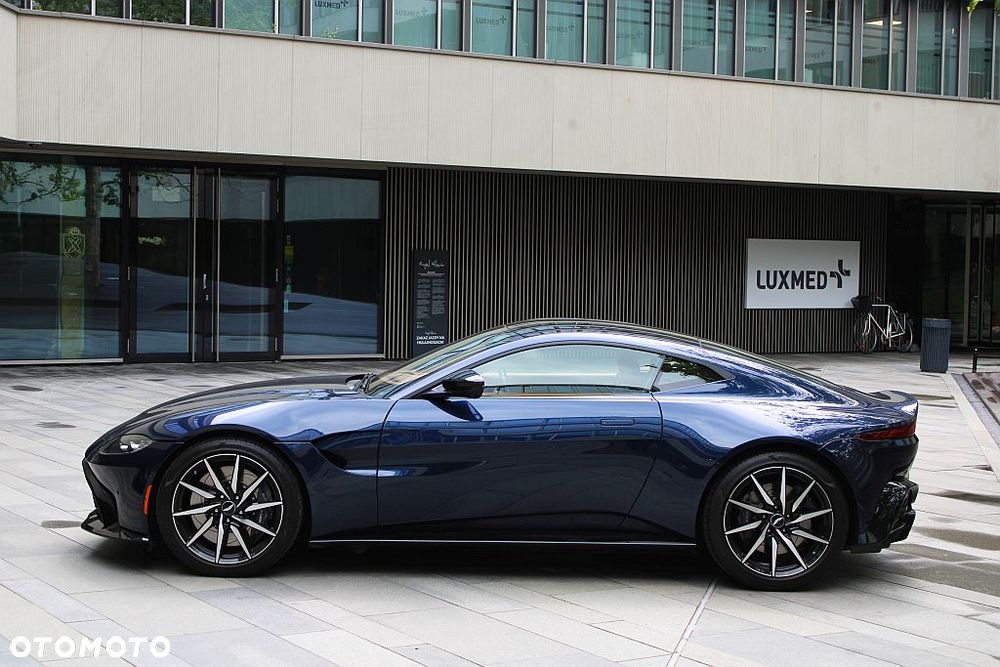 Aston Martin Vantage - 5