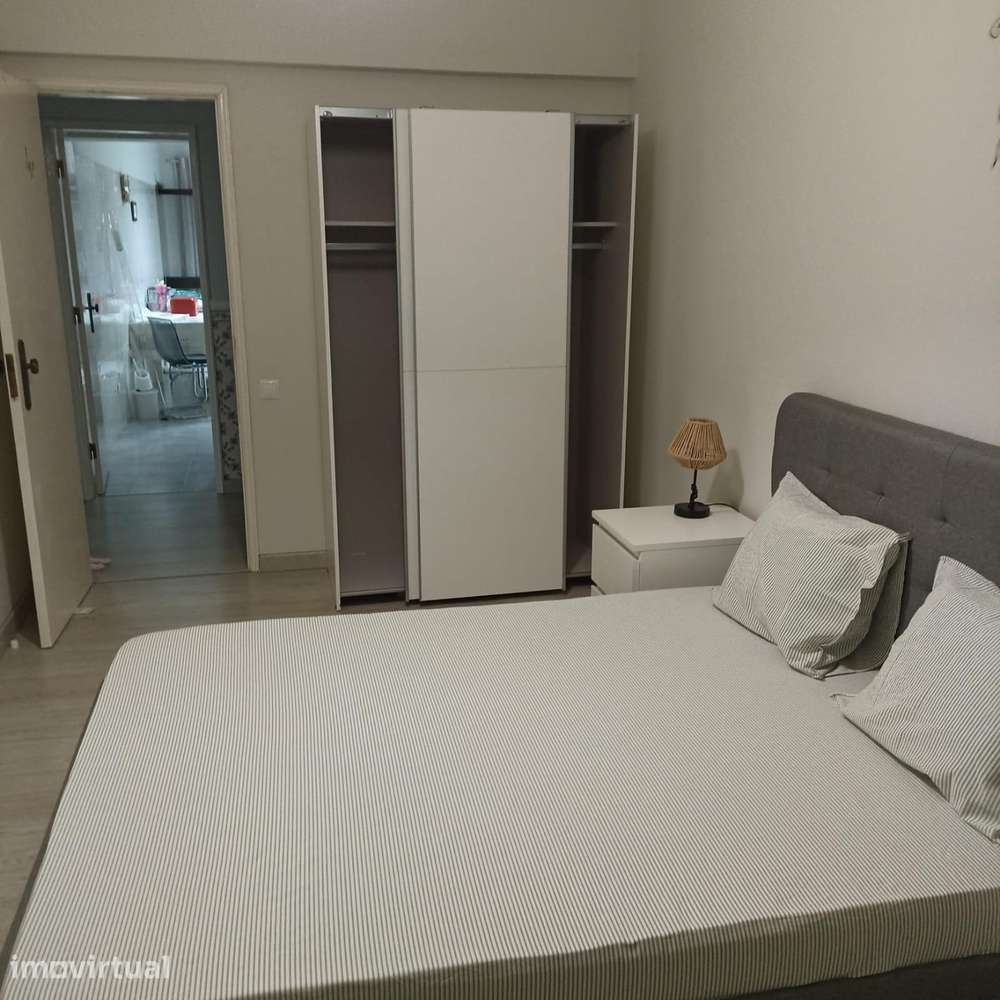 Quarto Mobilado - Pinheirinhos - Grande imagem: 4/4