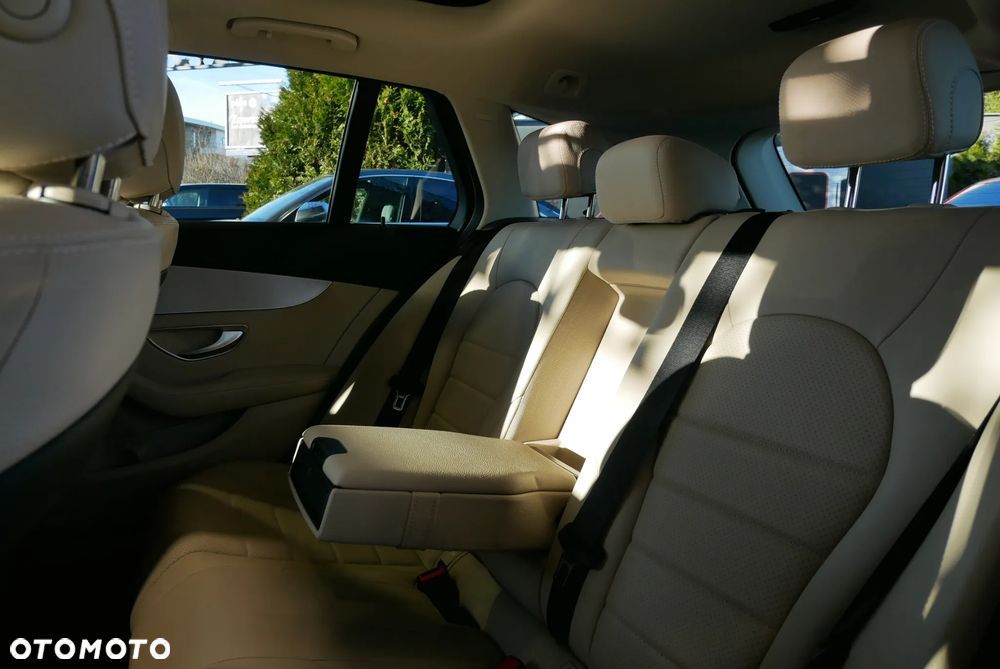Mercedes-Benz Klasa C 200 4-Matic 9G-TRONIC - 14