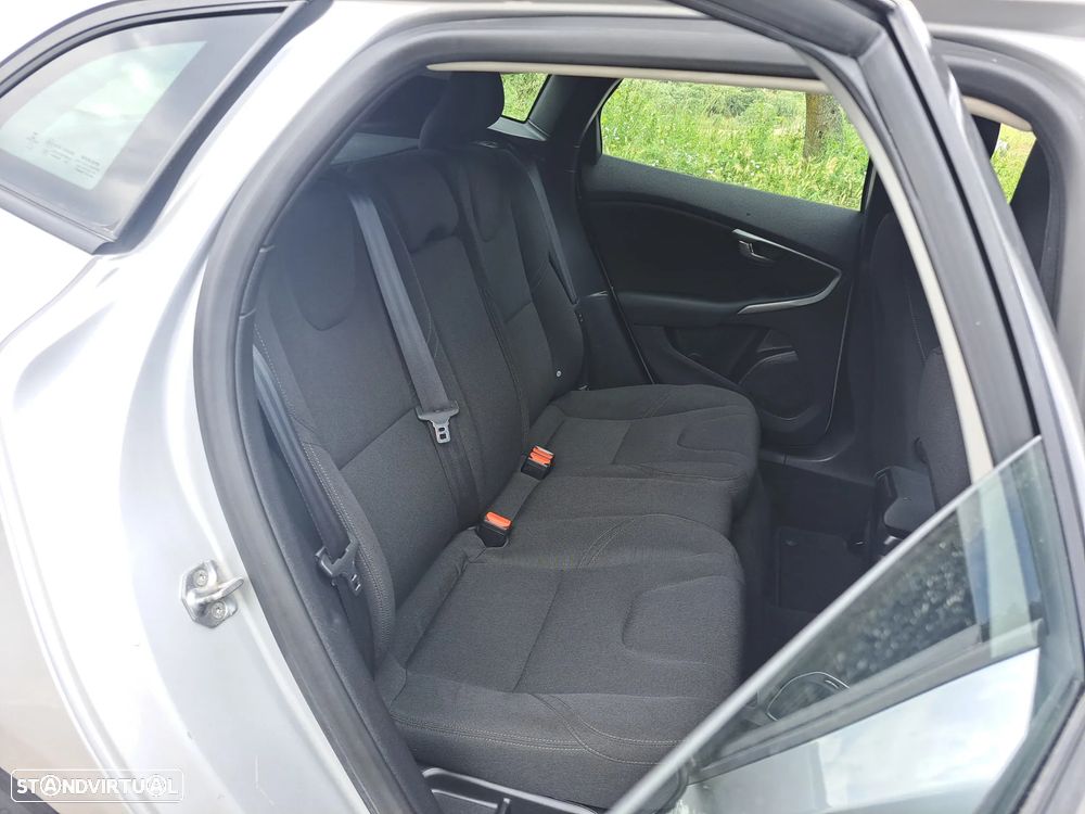 Volvo V40 D2 Kinetic - 23