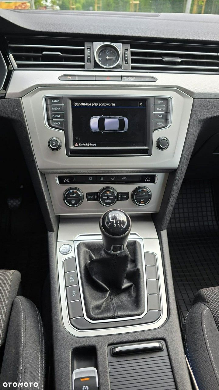 Volkswagen Passat - 12
