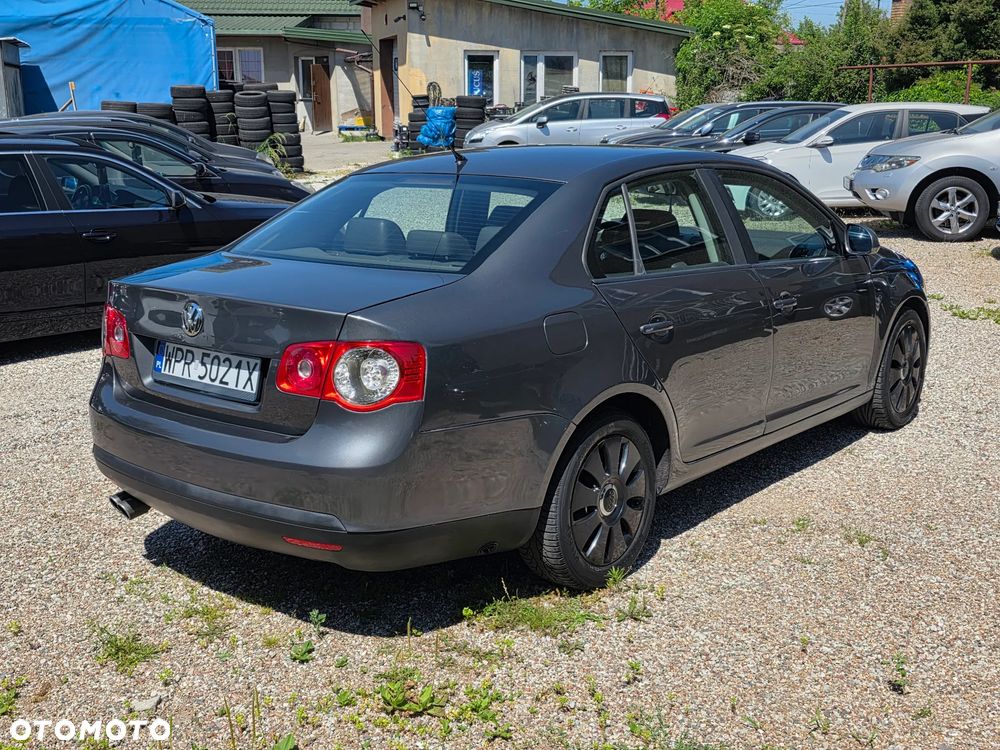 Volkswagen Jetta - 3