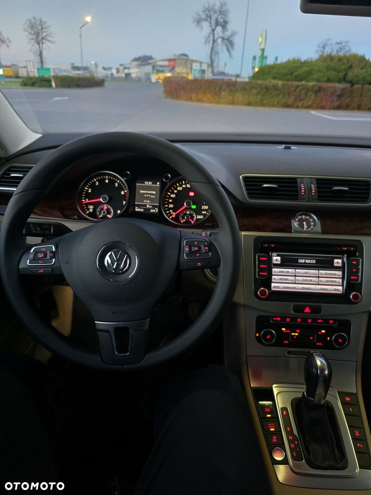 Volkswagen Passat - 8