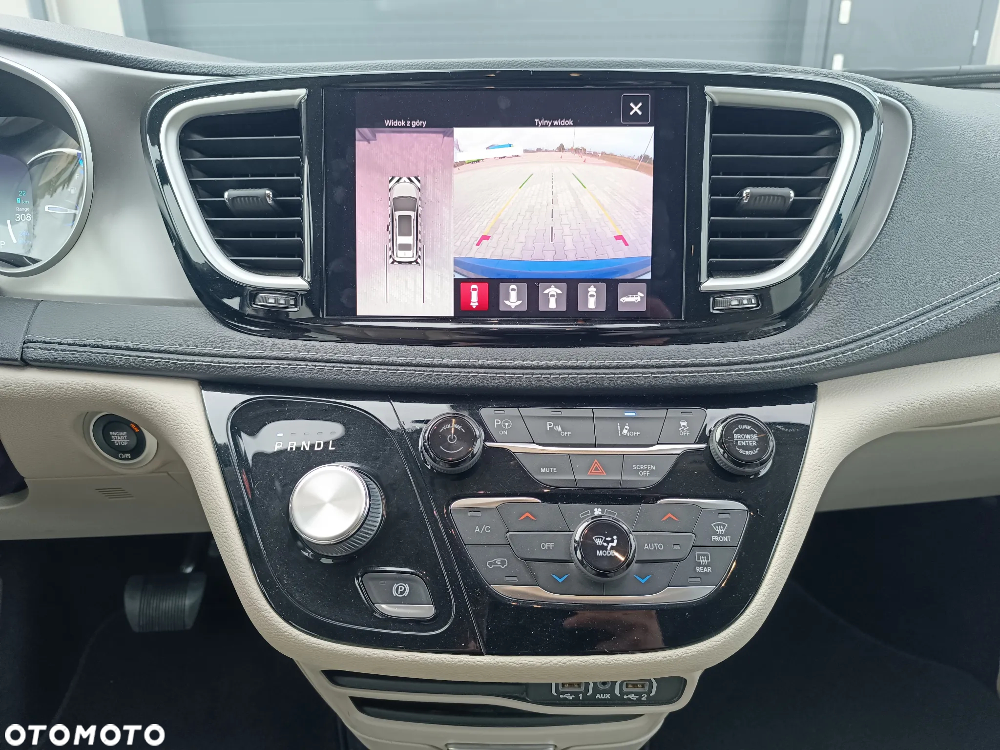 Chrysler Pacifica - 30