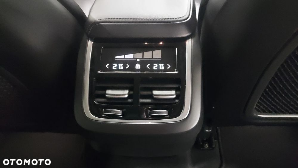 Volvo XC 60 B4 D Plus Dark - 15