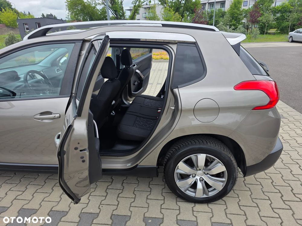 Peugeot 2008 1.2 Pure Tech Style EU6 - 17